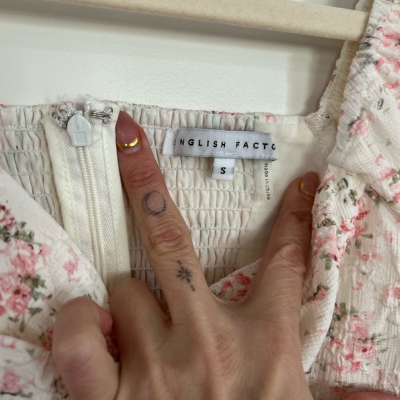 English Factory Feminine Blush Floral Bohemian Puff Sleeve Blouse - Picture 3 of 16